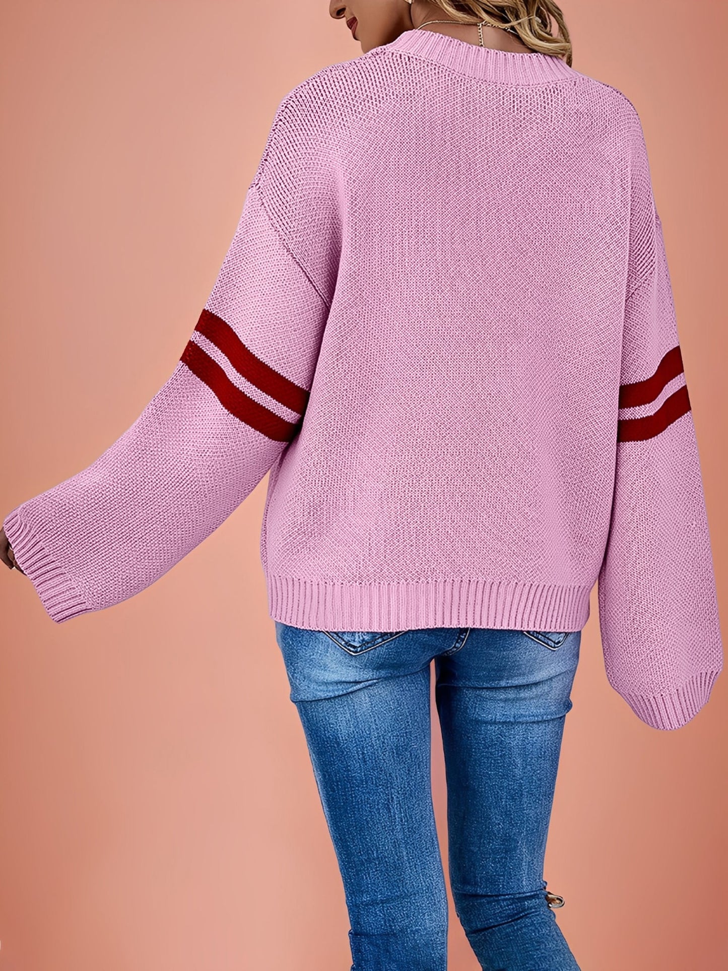Color Blocked Heart Pattern Round Neck Knited Sweater