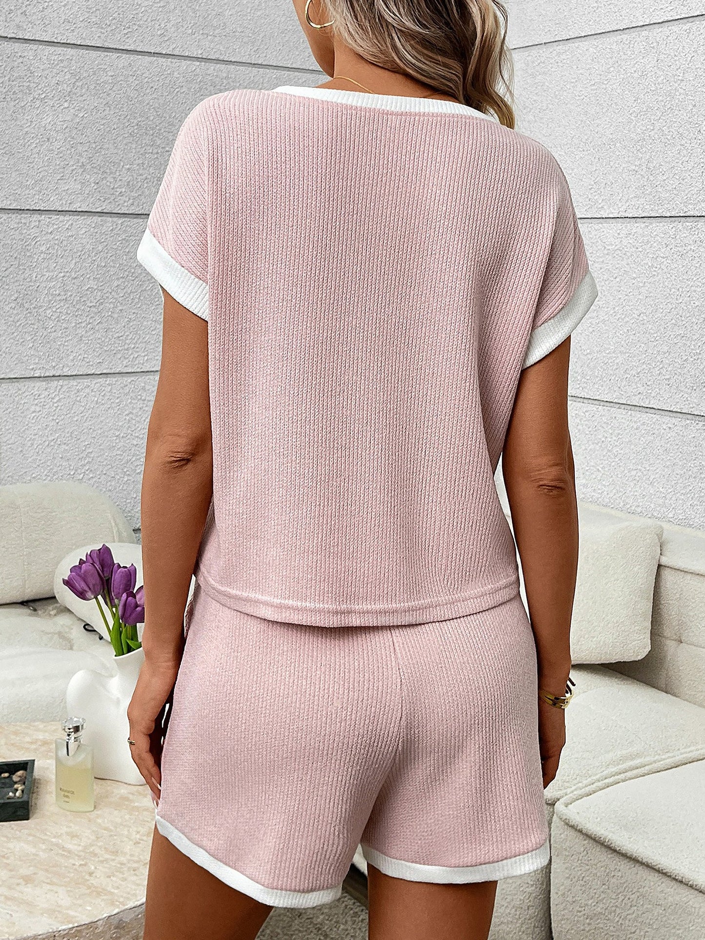 2 Pieces Color-Block Round Neck Short Sleeve Top and Shorts Matching Set