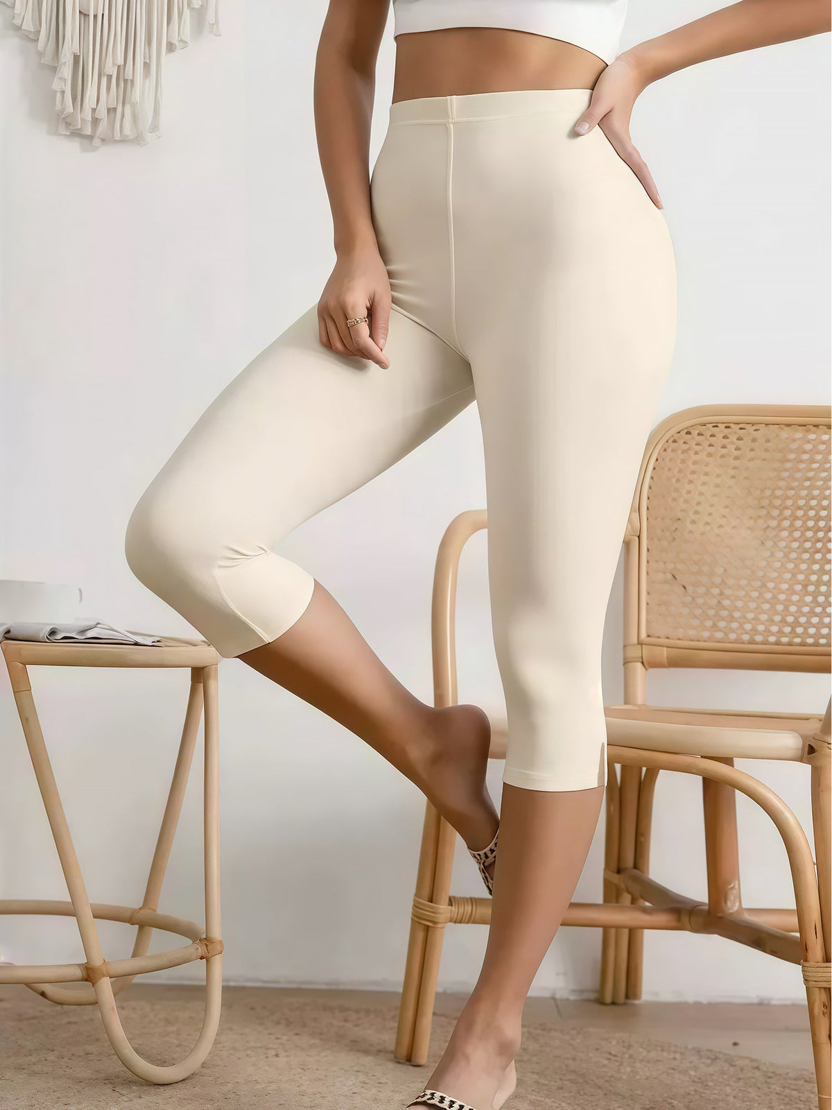 Elastic Waist Solid Color Casual Capri Pants